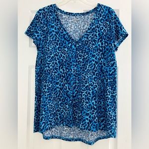 Lily Pulitzer Etta v neck - Oyster Bay Navy My Favorite Spot. Medium